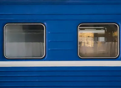 Новый цветной поезд. Как выглядит изнутри и снаружи поезд «Таврия», где все  вагоны с душем | 1520. Все о ж/д | Дзен