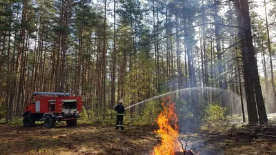 Частный дом загорелся у краевой больницы в Красноярске