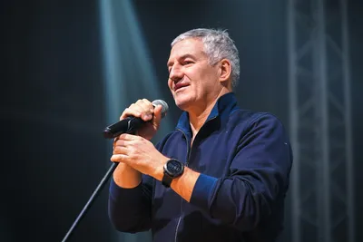 Купить картину-постер \"Желточубый рокер какаду поет в микрофон\" с доставкой  недорого | Интернет-магазин \"АртПостер\"