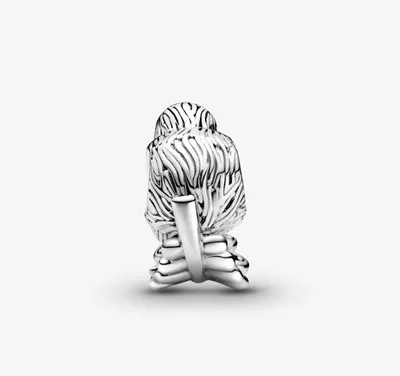 Игрушечная белая и коричневая птица, сидящая на пеньке на листе, падает на  фоне желтых деревьев и листьев Осенний парк Стоковое Фото - изображение  насчитывающей любимчик, для: 160937768
