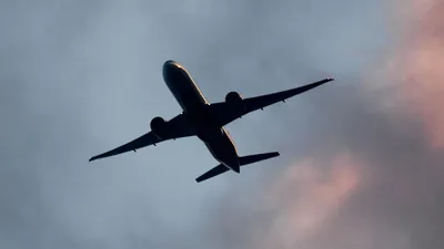 силуэт самолета летит в небе над облаком, самолет, Транспорт, солнце фон  картинки и Фото для бесплатной загрузки