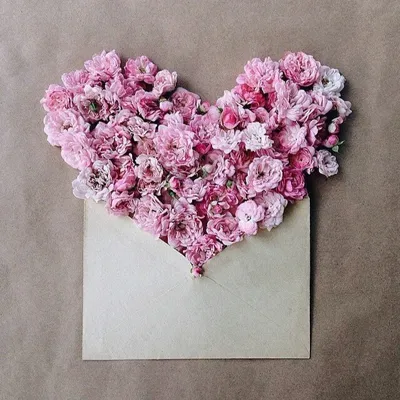 Сердечки из цветов - 75 фото
