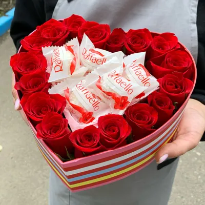 Сердце из белых роз за 8 690 руб. | Бесплатная доставка цветов по Москве
