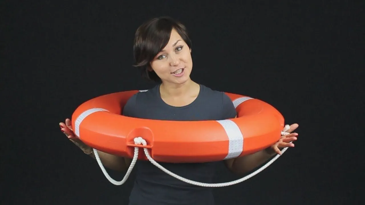 Спасательный ремикс. Круг спасательный легкий 2.5кг. Девушка со спасательным кругом. Человек в спасательном круге. Спасательный круг на катере.