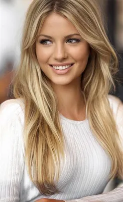 Красивая улыбка молодой свежей женщины с большим здоровым белым Te Стоковое  Изображение - изображение насчитывающей свеже, состав: 132182921
