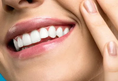 Красивая улыбка с забеливать зубы Зубоврачебное фото Крупный план макроса  совершенного женского рта, rutine lipscare. фото… | Набор для макияжа, Зубы,  Здоровые зубы