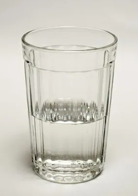 Какими полезными свойствами обладает стакан воды, выпитый натощак :  Здоровье : Live24.ru