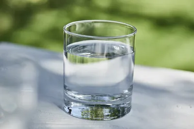 Почему вода в стакане за ночь меняет вкус - Рамблер/субботний