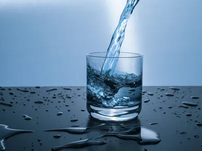 Вода в стакане стоковое изображение. изображение насчитывающей здоровье -  249553897