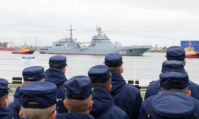 Икона Военного Корабля Из Армейской И Военной Коллекции Тонкий Линейный Военный  Корабль Лодка Военноморской Контур Иконки Выделены На Б — стоковая  векторная графика и другие изображения на тему Боевой корабль - iStock