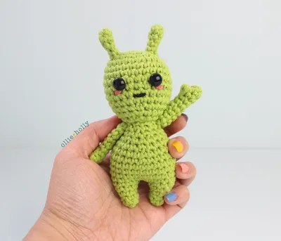 Free Allen The Space Alien Amigurumi Crochet Pattern - Ollie + Holly |  Amigurumi Crochet Patterns