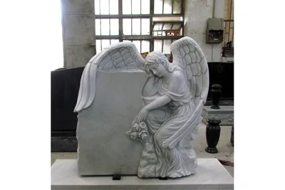 Памятник с ангелом из гранита на могилу №23