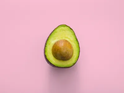 Авокадо: польза и вред для организма для мужчин и женщин, калорийность,  витамины и микроэлементы ягоды | Блог justfood