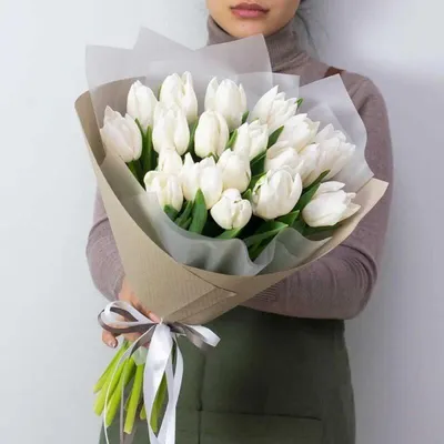 Букет из 45 белых тюльпанов. Купить цветы.