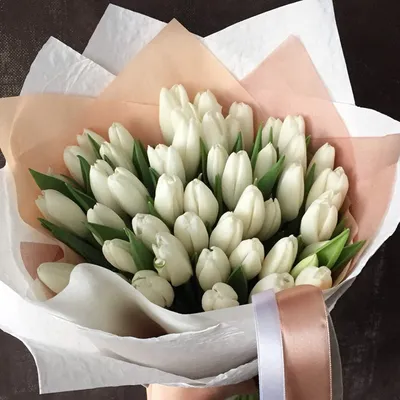 201 белый тюльпан в букете за 36 990 руб. | Бесплатная доставка цветов по  Москве