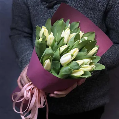 Букет из сиреневых и белых тюльпанов - купить с доставкой от ElitBuket