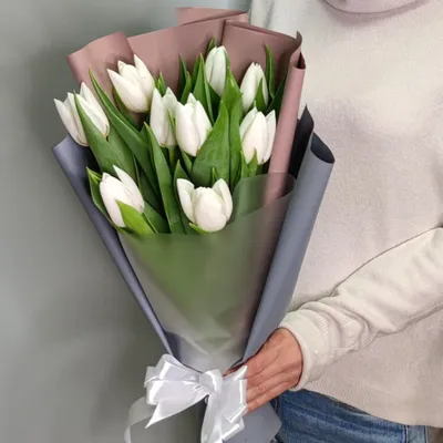 Купить 51 белый тюльпан: заказать букет тюльпанов с доставкой Днепр в  Royal-Flowers