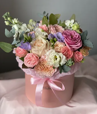 Букет из кустовых пионовидных роз в шляпной коробке - заказать доставку  цветов в Москве от Leto Flowers