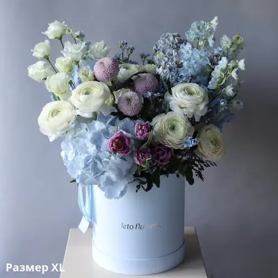 Заказать цветы в коробке, композиция № 543 с доставкой по Москве