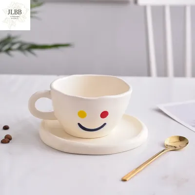 Чашка кофе с улыбка стоковое изображение. изображение насчитывающей питье -  85026449