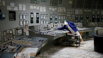 35 лет назад произошла авария на Чернобыльской АЭС. Мы публикуем уникальные  фото о жизни переселенцев и работе станции после катастрофы (архивный  материал)