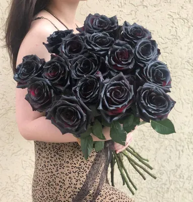 Купить 25 черных роз в коробке с доставкой по Краснодару