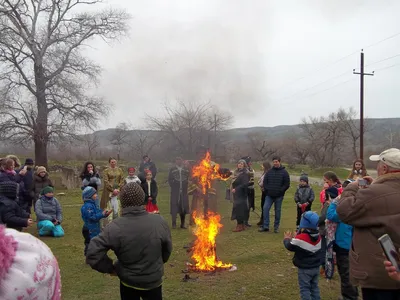 Делаем чучело Масленицы своими руками! - KP.RU