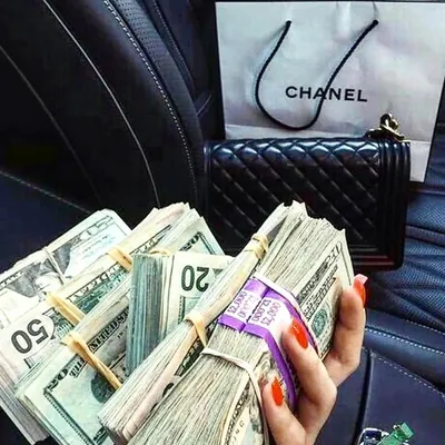 Наличные деньги в руках девушки Stock Photo | Adobe Stock