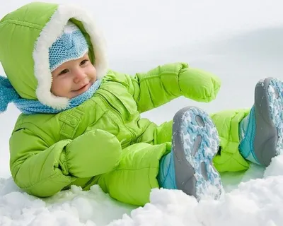 Ребенок в зимней одежде Раскраска зима