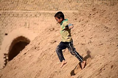 Дети играют в песочнице # Children playing in the sandbox - YouTube