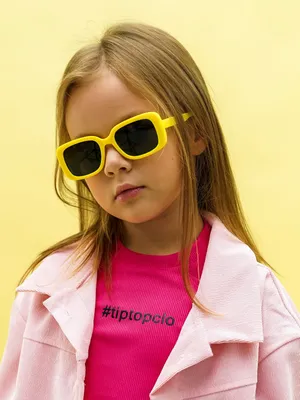 Солнцезащитные очки для детей: правила ношения, с какого возраста можно  носить солнцезащитные очки детям | Люксоптика