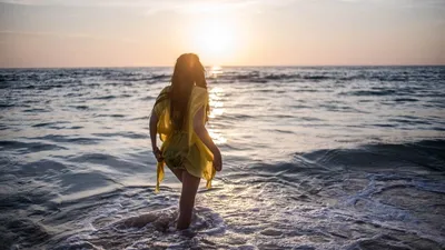 Девушка на море - фотографии на аву без лица