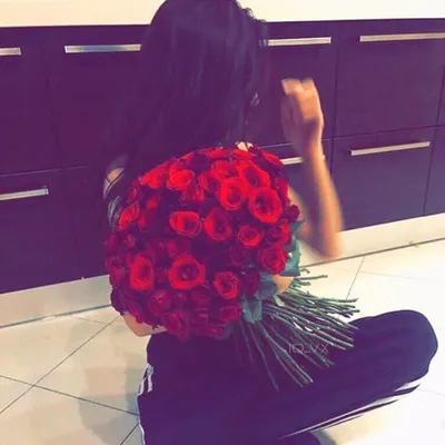 Девушка с букетом роз | Букет роз, Розы, Букет
