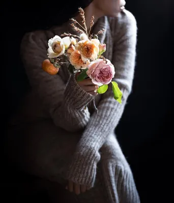 Фото Девушка с розами в руке, by nonisadzi