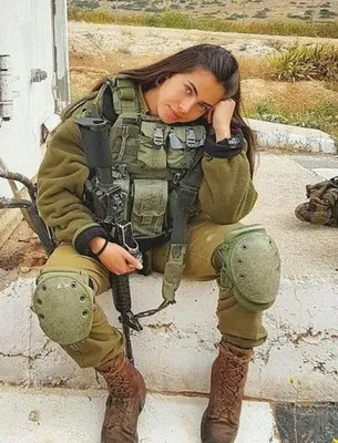 Девушка армии в военной форме Стоковое Фото - изображение насчитывающей  повелительница, защитите: 46563126