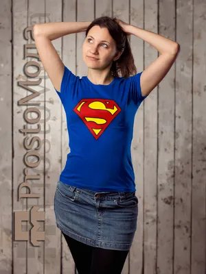 Картинки девушек в футболке супермена фото