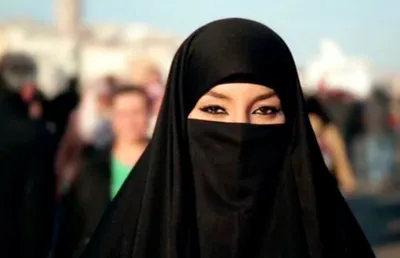 красивая женщина в хиджабе с красочными мазками фона, мусульманин, красивая  женщина, хиджаб девушка фон картинки и Фото для бесплатной загрузки