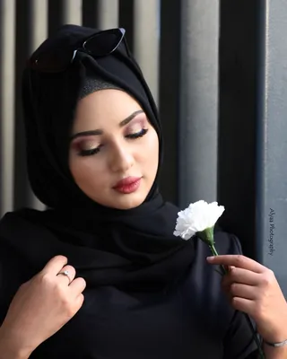 Красивая Девушка Исламском Стиле Красотка Хиджабе Солнцезащитных Очках  Восточная Модель стоковое фото ©EugenePartyzan 646094854