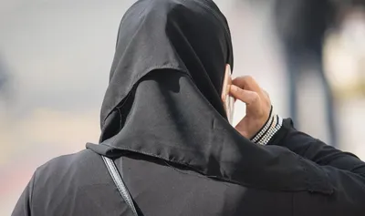 девушка в хиджабе в маске PNG , хиджаб девушка, мусульманин, носить маску  PNG картинки и пнг PSD рисунок для бесплатной загрузки