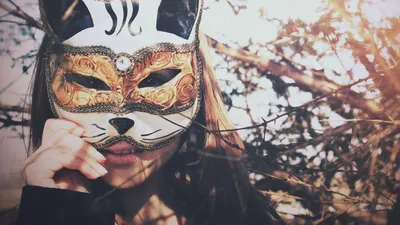Девушка в маске стоковое фото. изображение насчитывающей взволнованность -  31121058