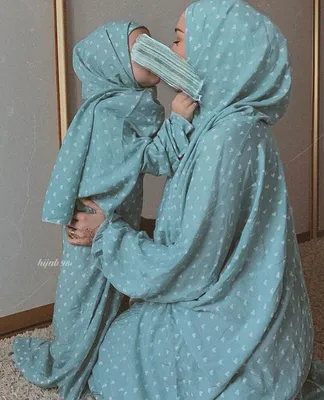 Девушка азиатка в парандже во весь…» — создано в Шедевруме