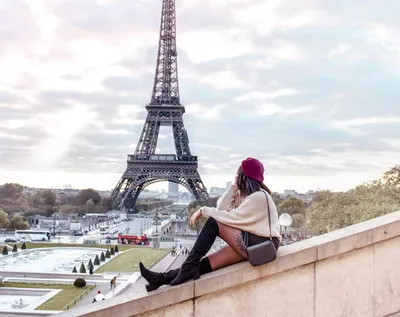 Близко от тура Eiffel Эйфелевой башни Редакционное Стоковое Фото -  изображение насчитывающей французско, снизу: 176278943