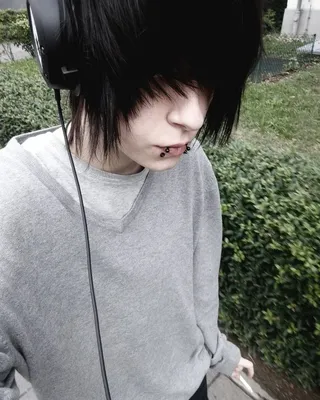 Emo #emoboy #emoguy #boy #guy #sceneboy #sceneguy #scene #alternativ  #alternative #blackhair #emohair #piercings #tattoo | Cute emo boys, Cute  emo guys, Cute emo