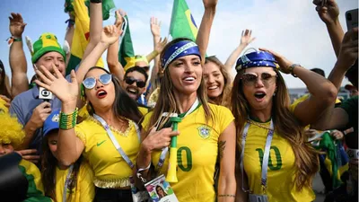 Топ-20 фото фанатов и болельщиц 18-го дня ЧМ-2018: очаровательные  бразильянки, слезы Мексики и аккуратные японцы - Футбол 24