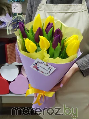 Купить букет из 101 фиолетового и белого тюльпана в Челябинске