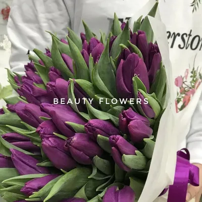 Коробка 35 желтые фиолетовые тюльпаны - купить с доставкой в Кирове / Мир  цветов