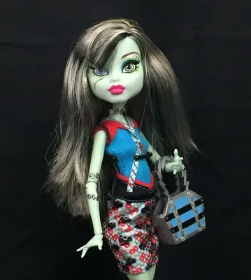 Кукла Монстер Хай Френки Штейн Выпускники с длинными волосами Monster High  Frankie Stein Schools Out Doll 27см – фото, отзывы, характеристики в  интернет-магазине ROZETKA от продавца: Eraopt | Купить в Украине: Киеве,