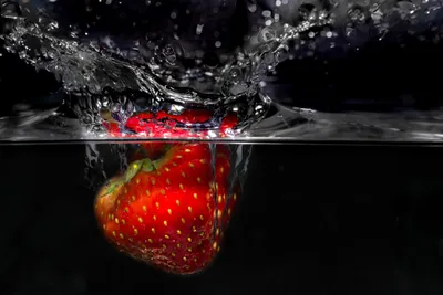 Обои на телефон Фрукты, картинки фрукты и ягоды в воде | Zamanilka