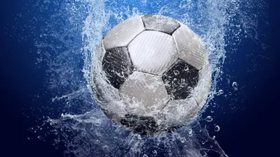 Футбольный мяч в воде — картинка на рабочий стол — Abali.ru