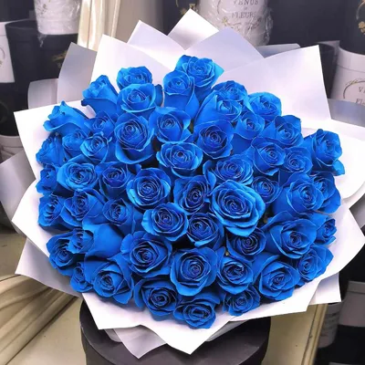 Синие розы в круглой коробке – купить с доставкой в Москве. Цена ниже!